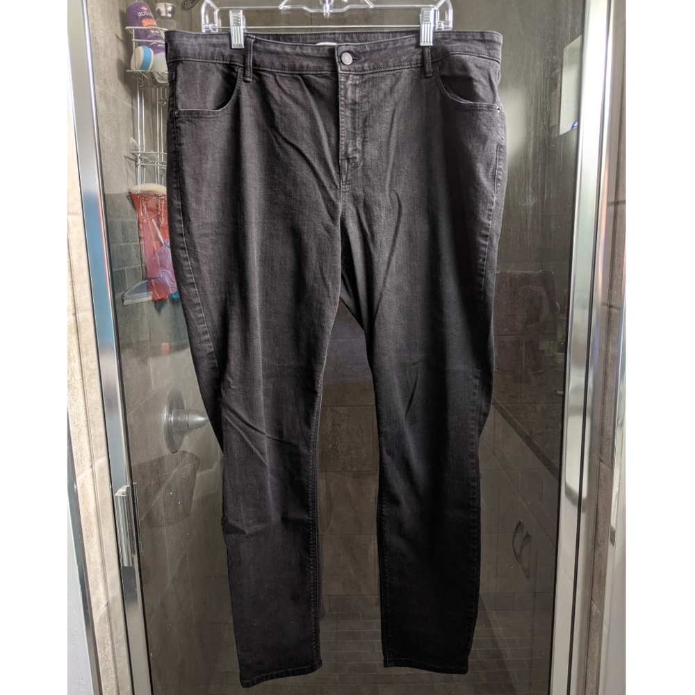 Old Navy Super Skinny Mid-Rise Black Jeans - Picture 2 of 5